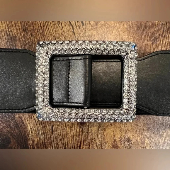 Rhinestone women’s stretch belt. Size: 28”. - Picture 2 of 11